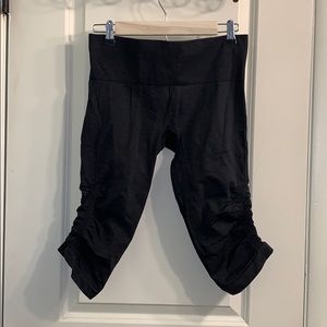 Lululemon ebb to street crop heather black size 8